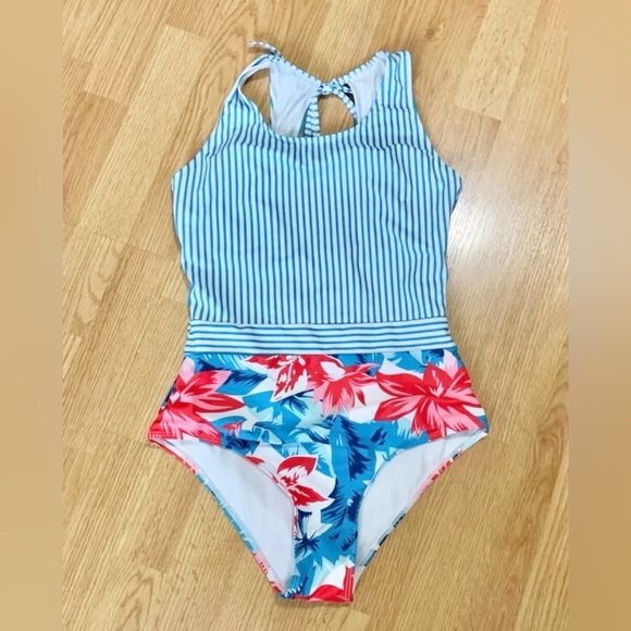 Swimsuit Shein woman’s size medium one piece swimwear - Picture 1 of 3